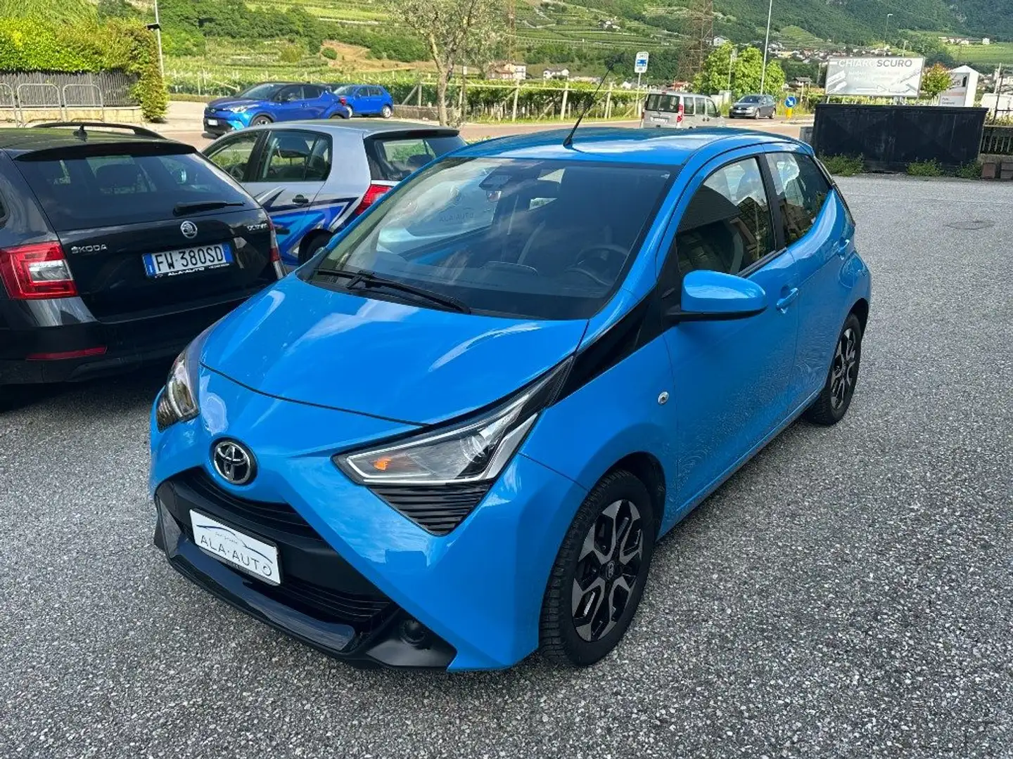 Toyota Aygo 1.0 VVT-i 72 CV 5 porte x-cool Синий - 2