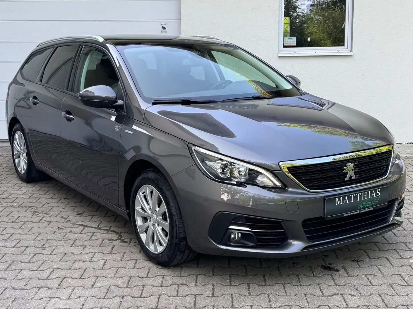 Peugeot 308 SW Style 1.2l 131PS /Kamera/Navi/Panorama/ Grau - 2
