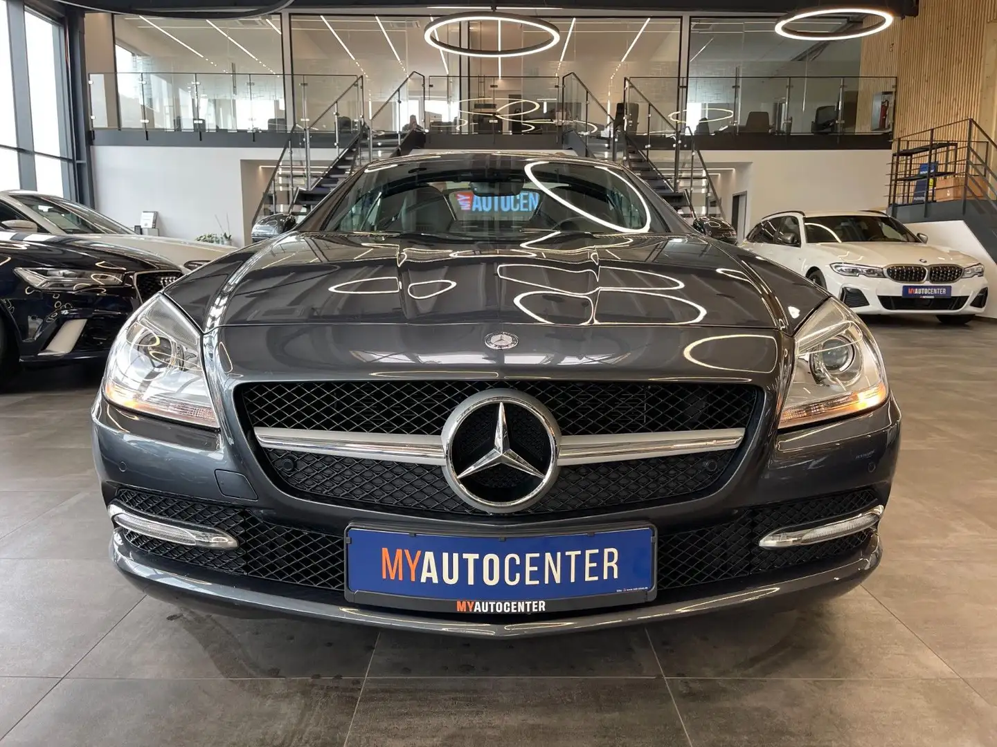 Mercedes-Benz SLK 200 Roadster BlueEfficiency *LEDER*NAVI*TEMP Сірий - 2