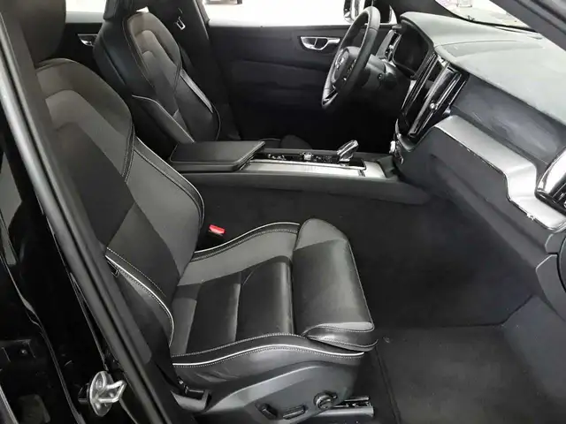 Volvo XC60 view 8