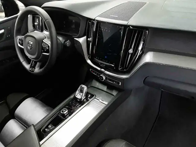 Volvo XC60 view 9