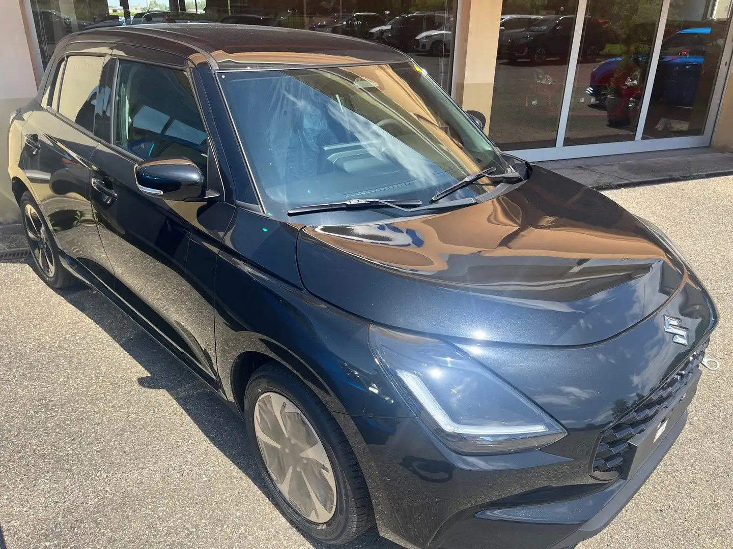 Suzuki Swift 1.2 HYBRID TOP CVT, VEICOLO NUOVO, SUZUKI DAL 1986 Nero - 2