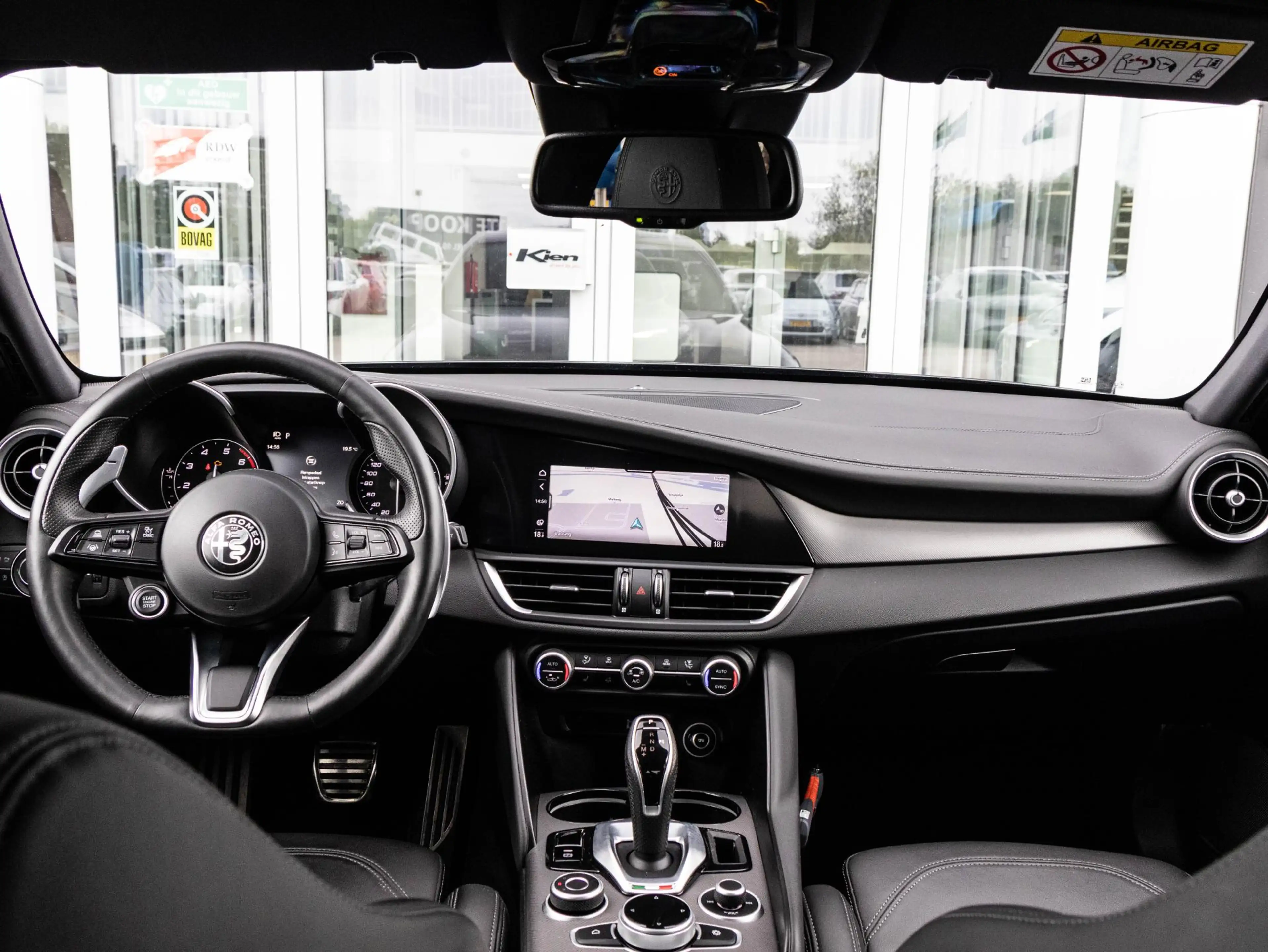 Alfa Romeo Giulia 2.0 T Veloce — photo 2