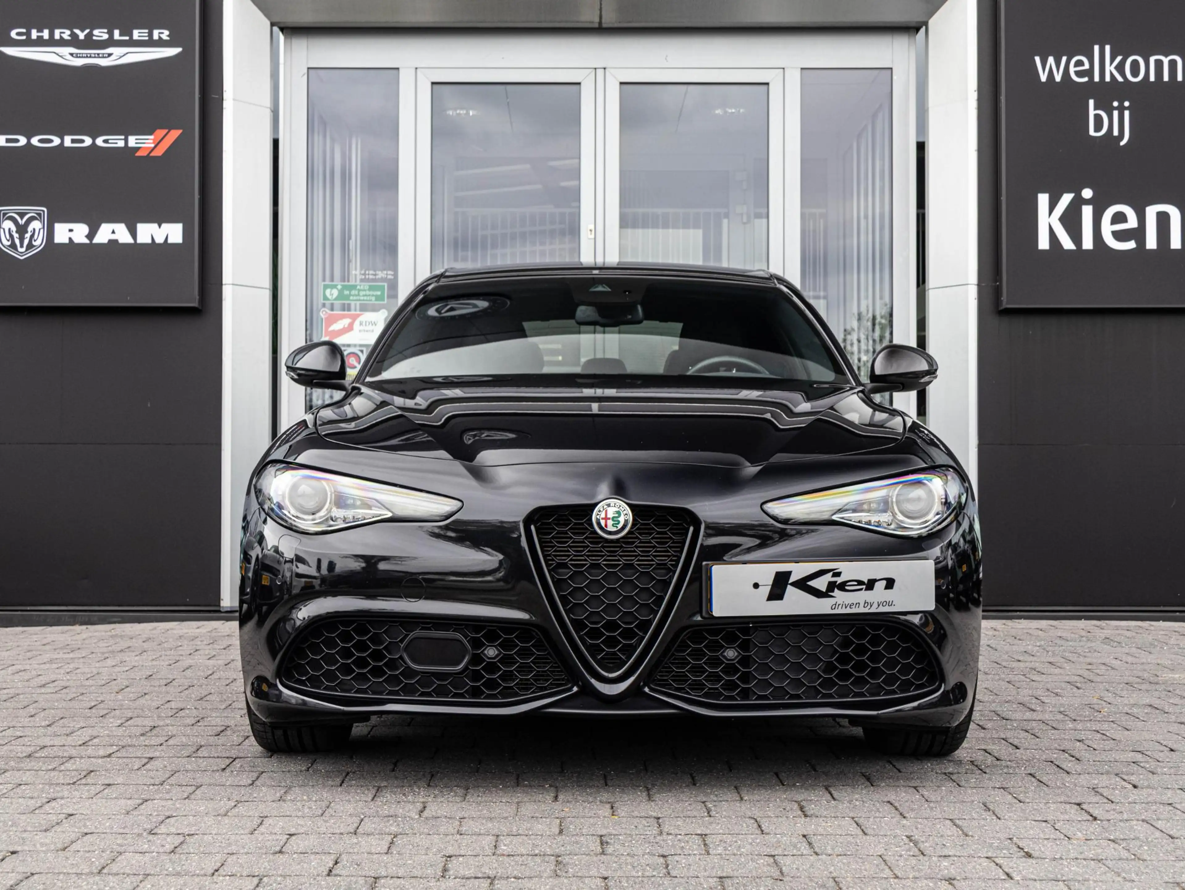 Alfa Romeo Giulia 2.0 T Veloce — photo 12