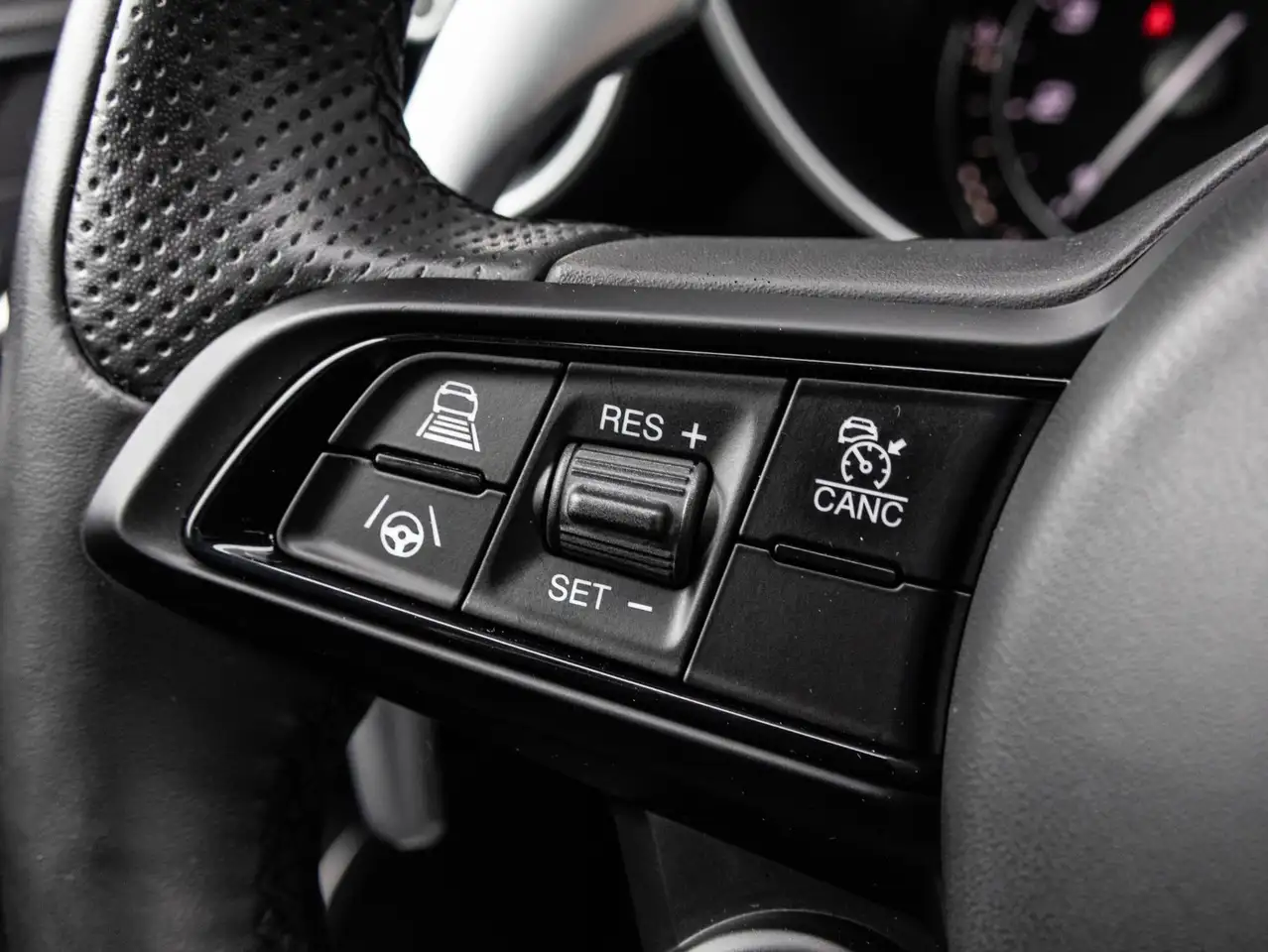 Alfa Romeo Giulia 2021 — фото 10