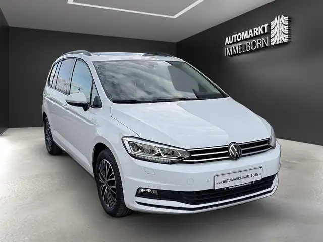 Volkswagen Touran view 2