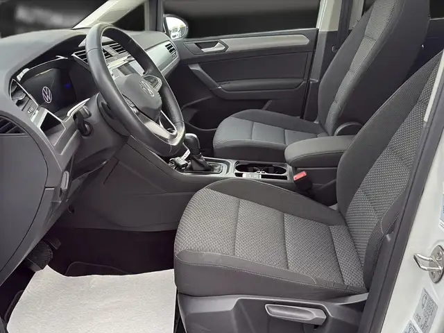 Volkswagen Touran view 13