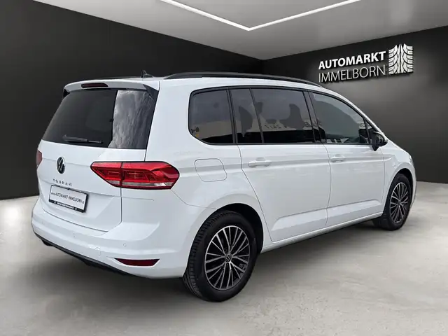 Volkswagen Touran view 8
