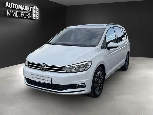 Volkswagen Touran view 3