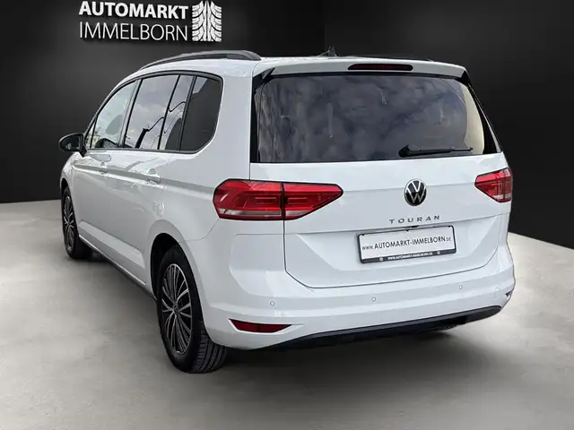 Volkswagen Touran view 5
