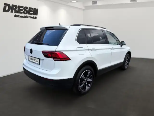Volkswagen Tiguan view 3