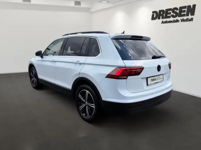 Volkswagen Tiguan view 4