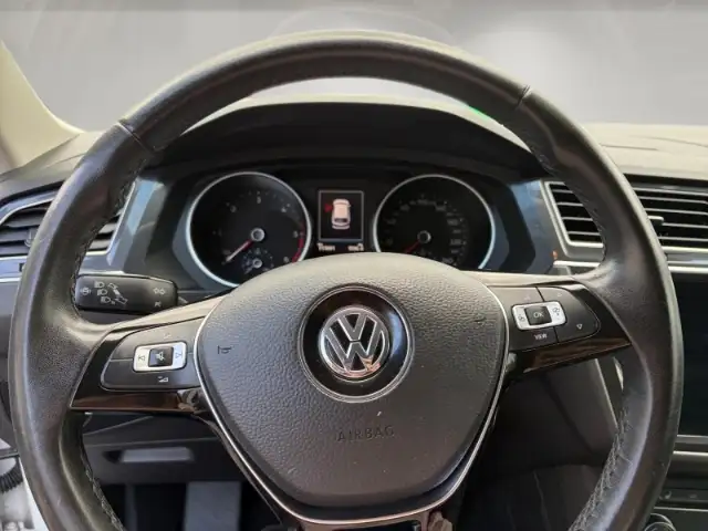 Volkswagen Tiguan view 8