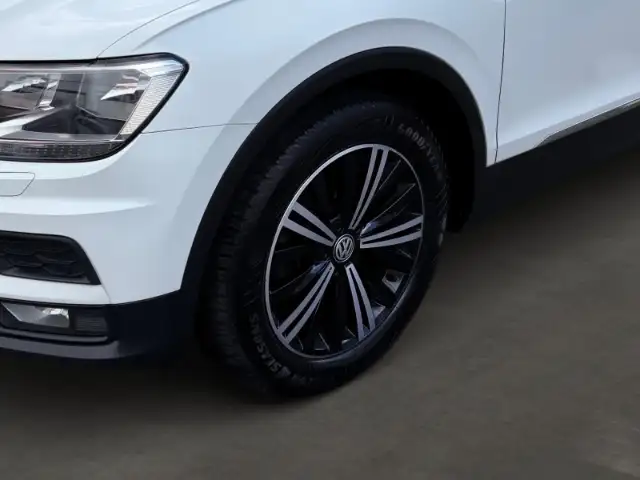 Volkswagen Tiguan view 6