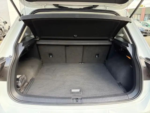 Volkswagen Tiguan view 12