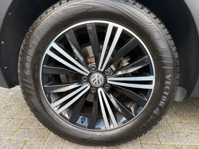 Volkswagen Tiguan view 15