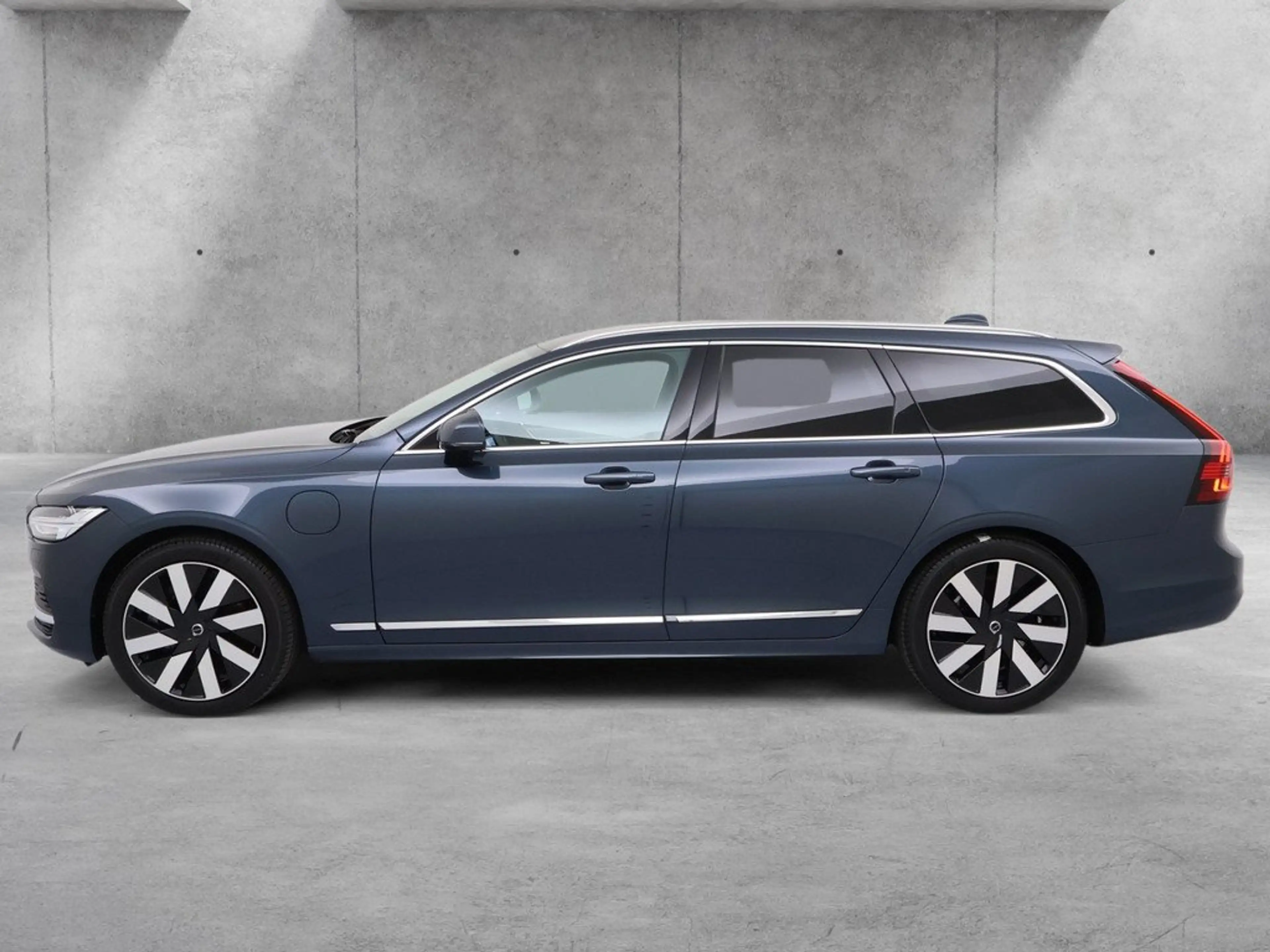 Volvo V90 T6 Core Recharge AWD — photo 8