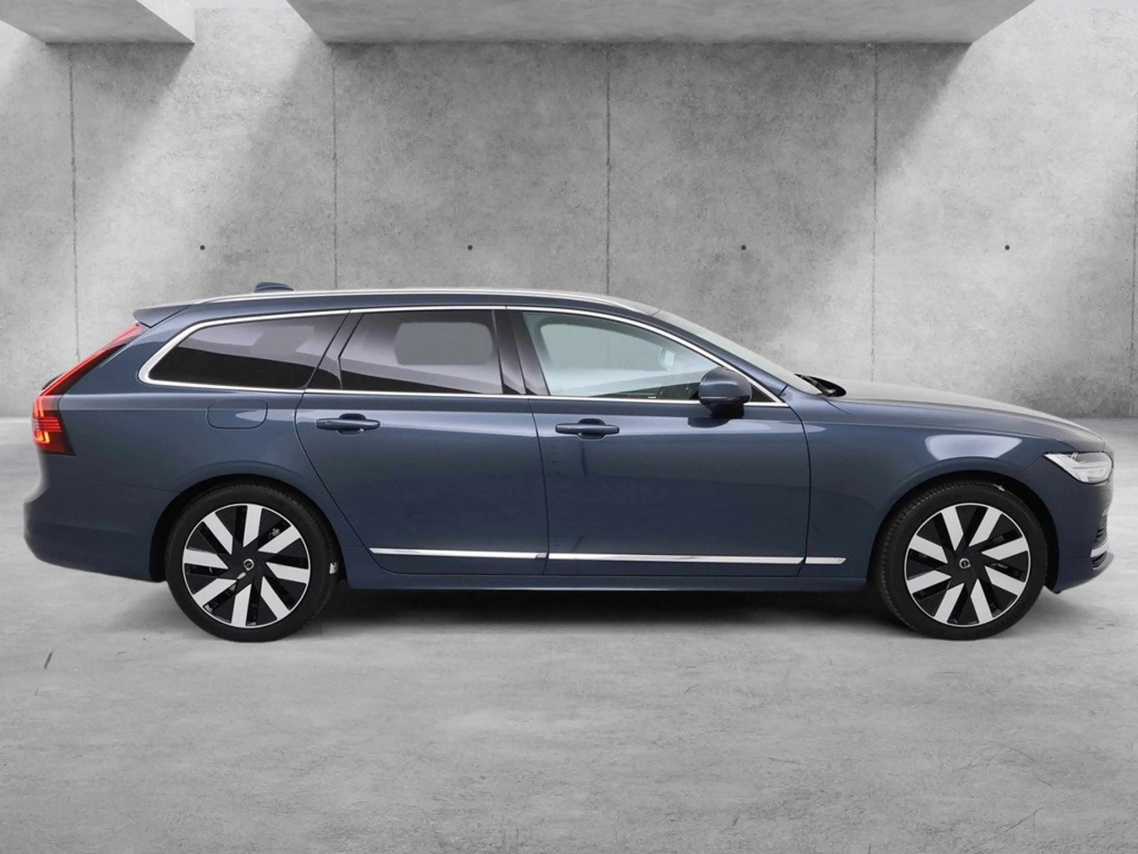 Volvo V90 T6 Core Recharge AWD — photo 4