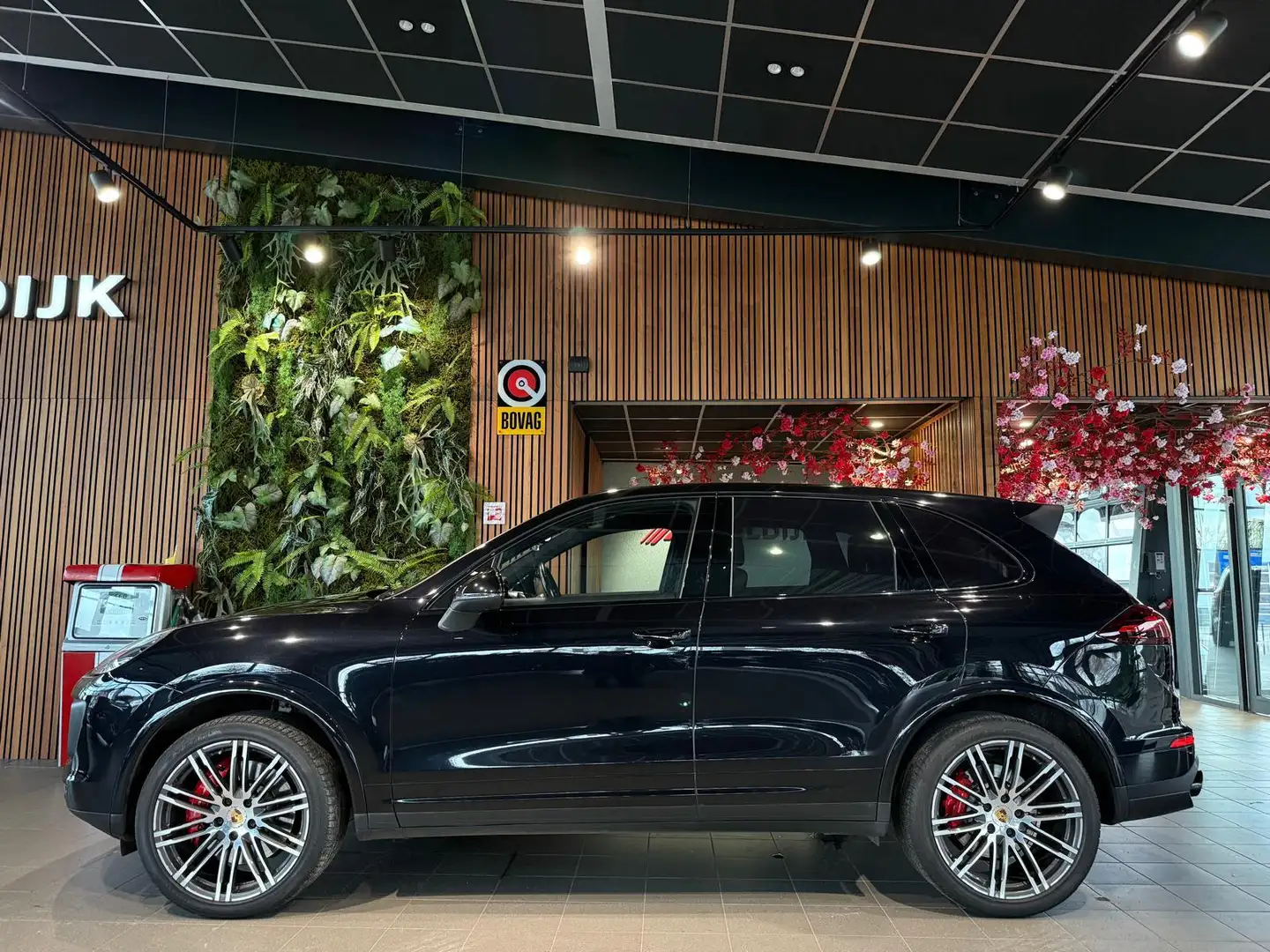 Porsche Cayenne 4.8 Turbo Zwart - 2
