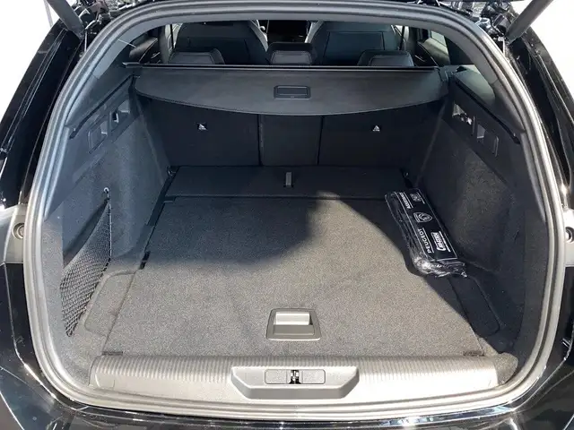 Peugeot 308 view 9