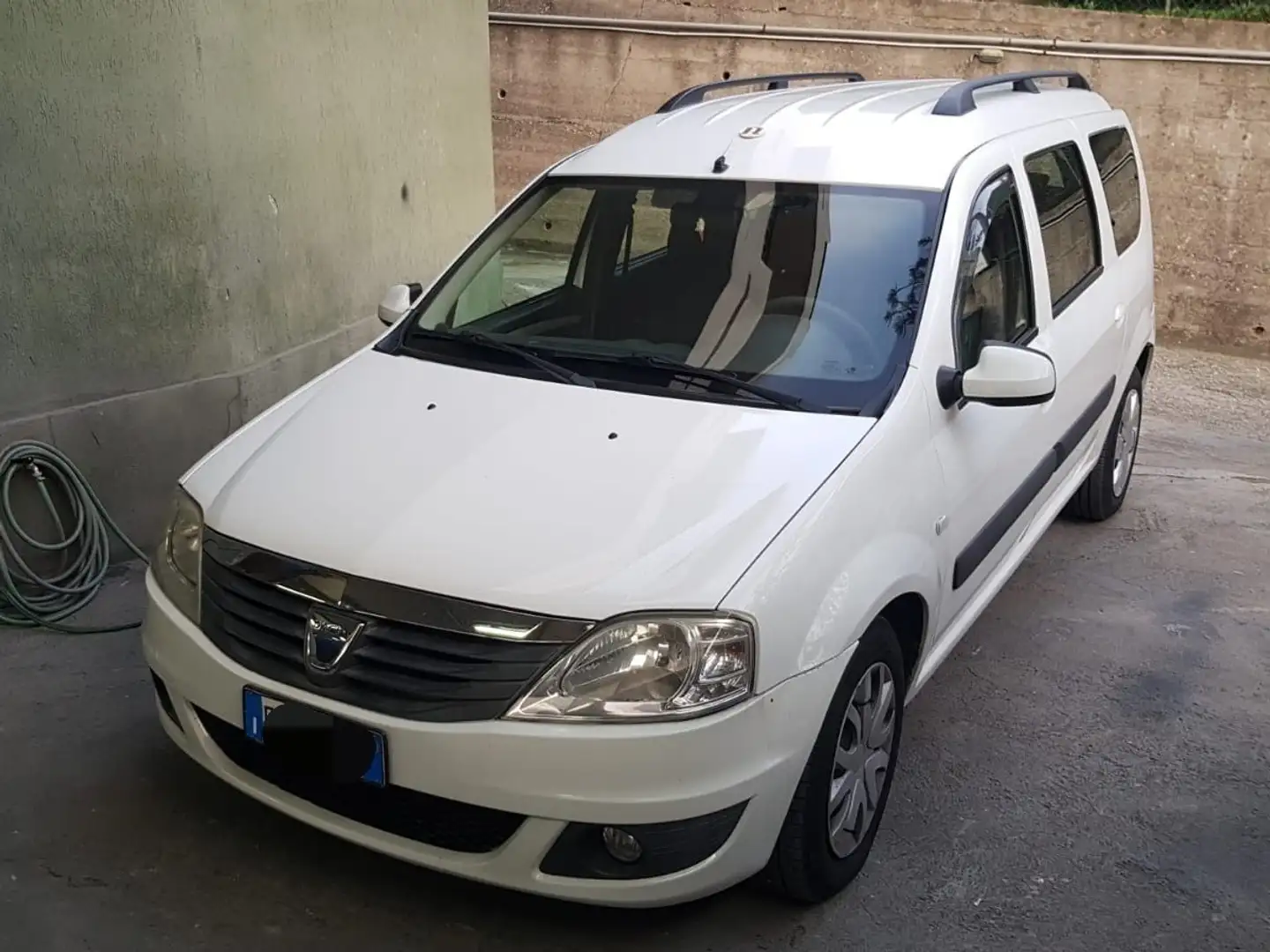 Dacia Logan MCV 1.5 dci Embleme (blackline) 90cv 7p.ti Bianco - 1