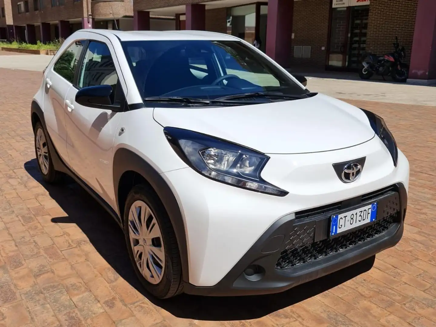 Toyota Aygo Aygo X  1.0 Active NOLEGGIO LUNGO E BREVE TERMINE Wit - 1