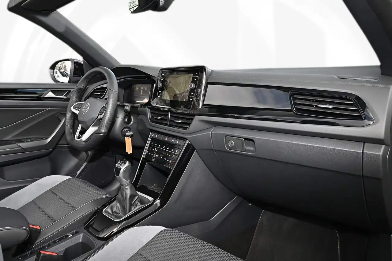 Volkswagen T-Roc Cabriolet R-Line 1.5 l TSI OPF 110 kW (150 P 10
