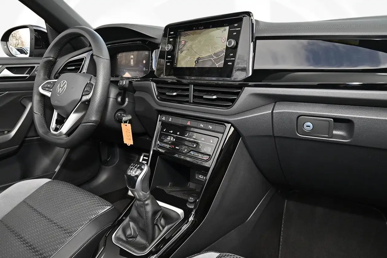 Volkswagen T-Roc Cabriolet R-Line 1.5 l TSI OPF 110 kW (150 P 11