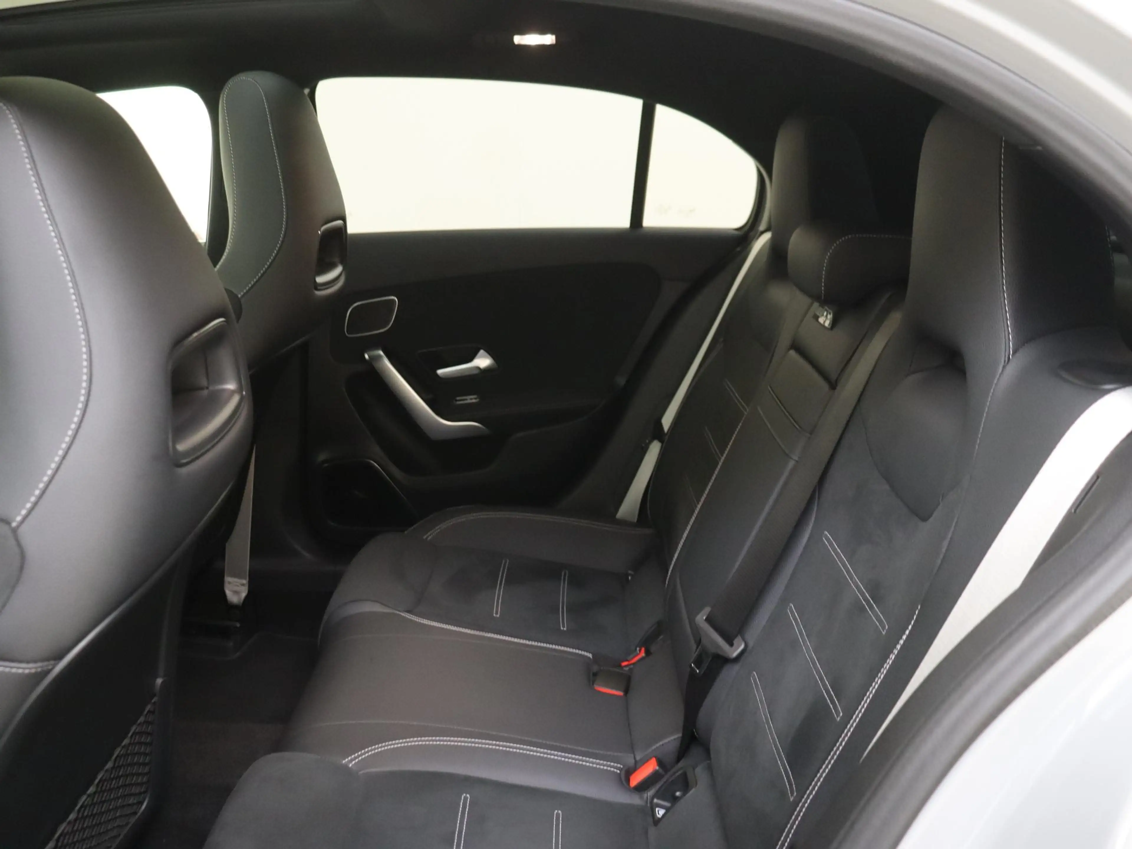 Mercedes-Benz A 250 e Business Solution AMG Premium Plus Alpine Grey / — photo 7