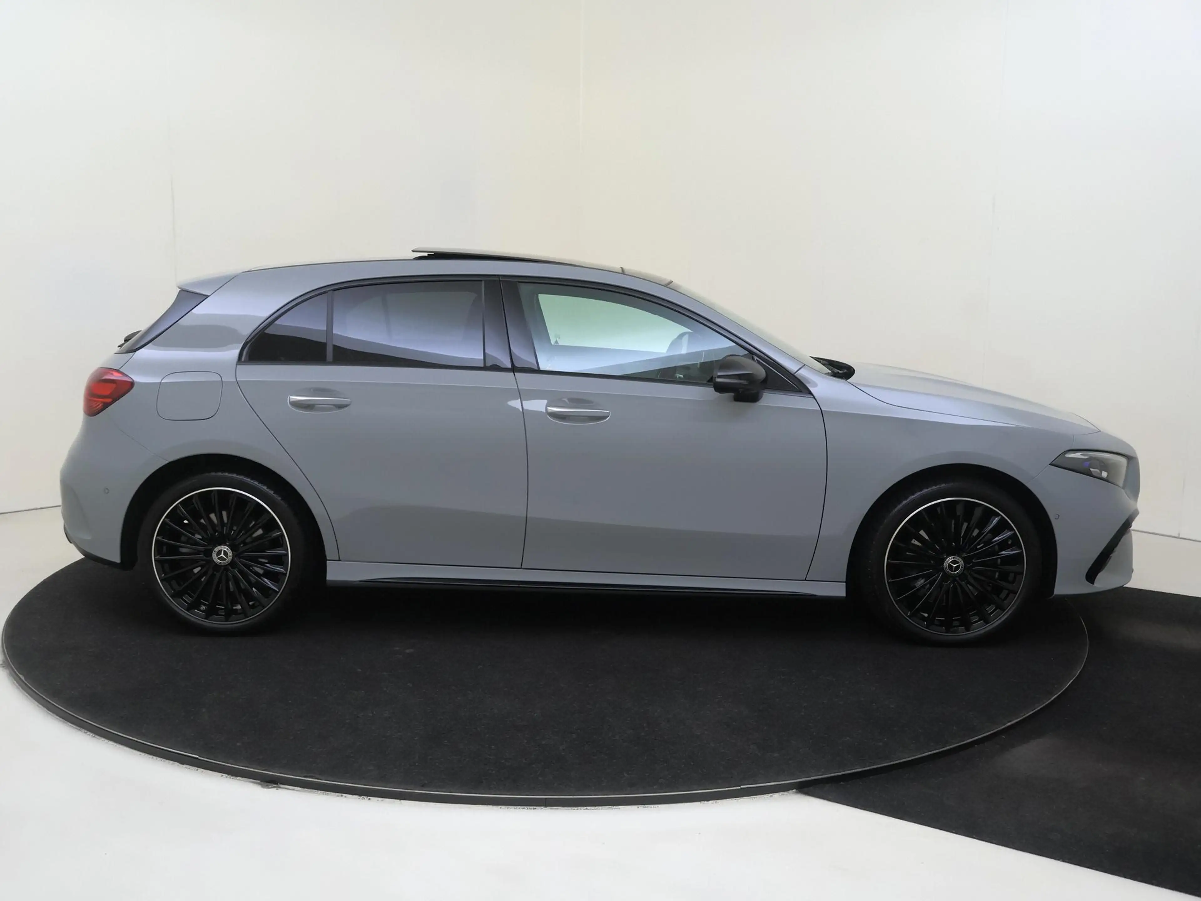 Mercedes-Benz A 250 e Business Solution AMG Premium Plus Alpine Grey / — photo 12
