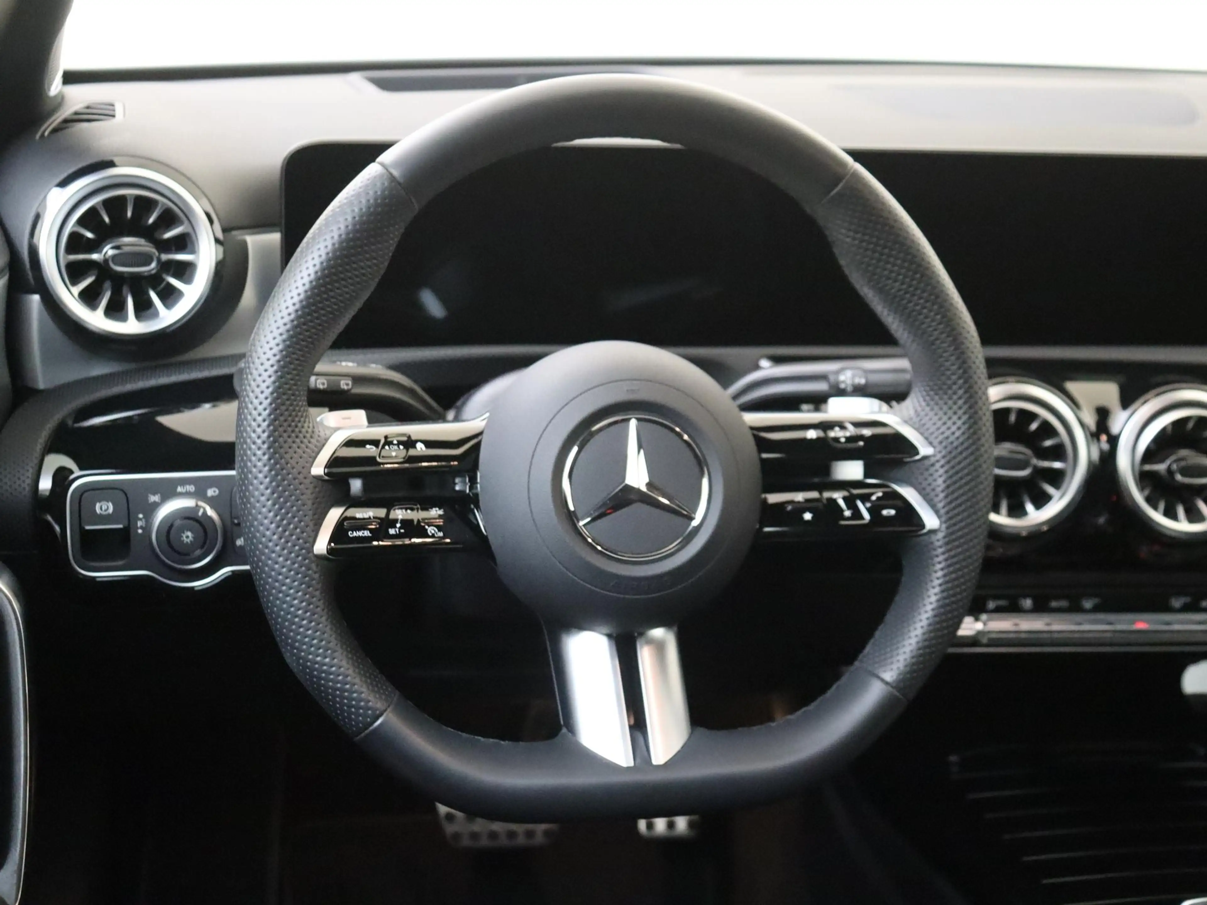 Mercedes-Benz A 250 e Business Solution AMG Premium Plus Alpine Grey / — photo 13