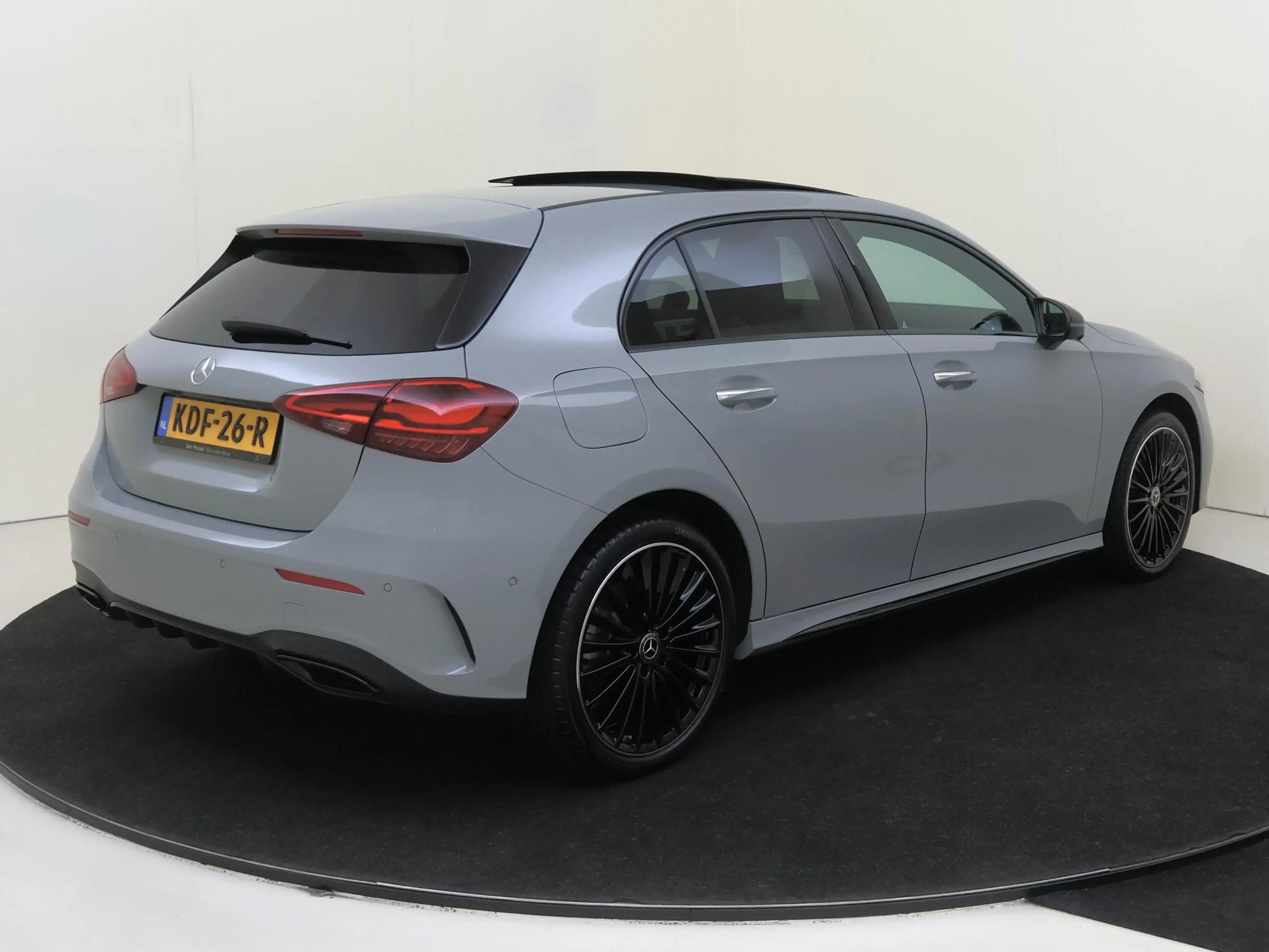 Mercedes-Benz A 250 e Business Solution AMG Premium Plus Alpine Grey / — photo 2