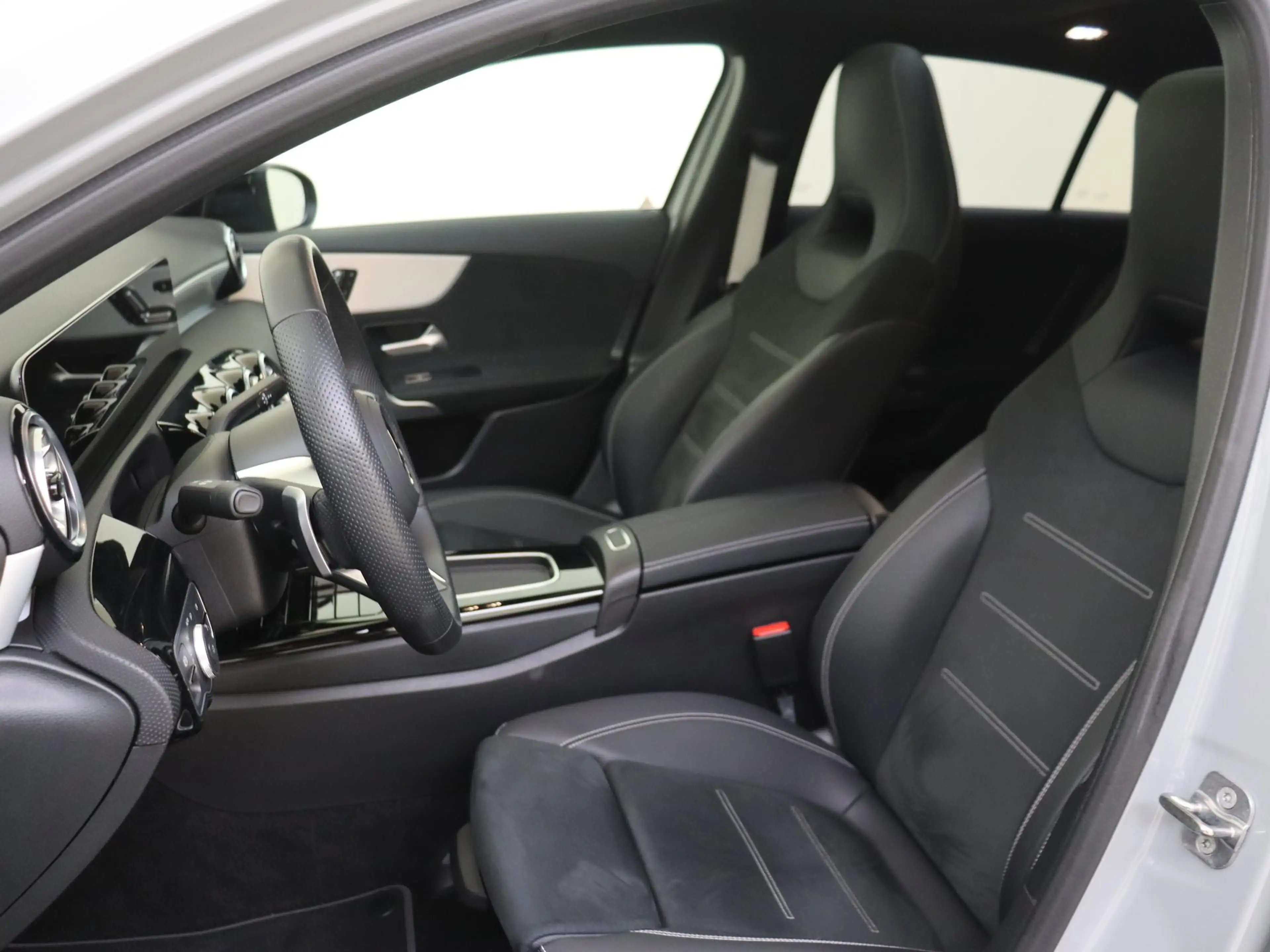 Mercedes-Benz A 250 e Business Solution AMG Premium Plus Alpine Grey / — photo 3
