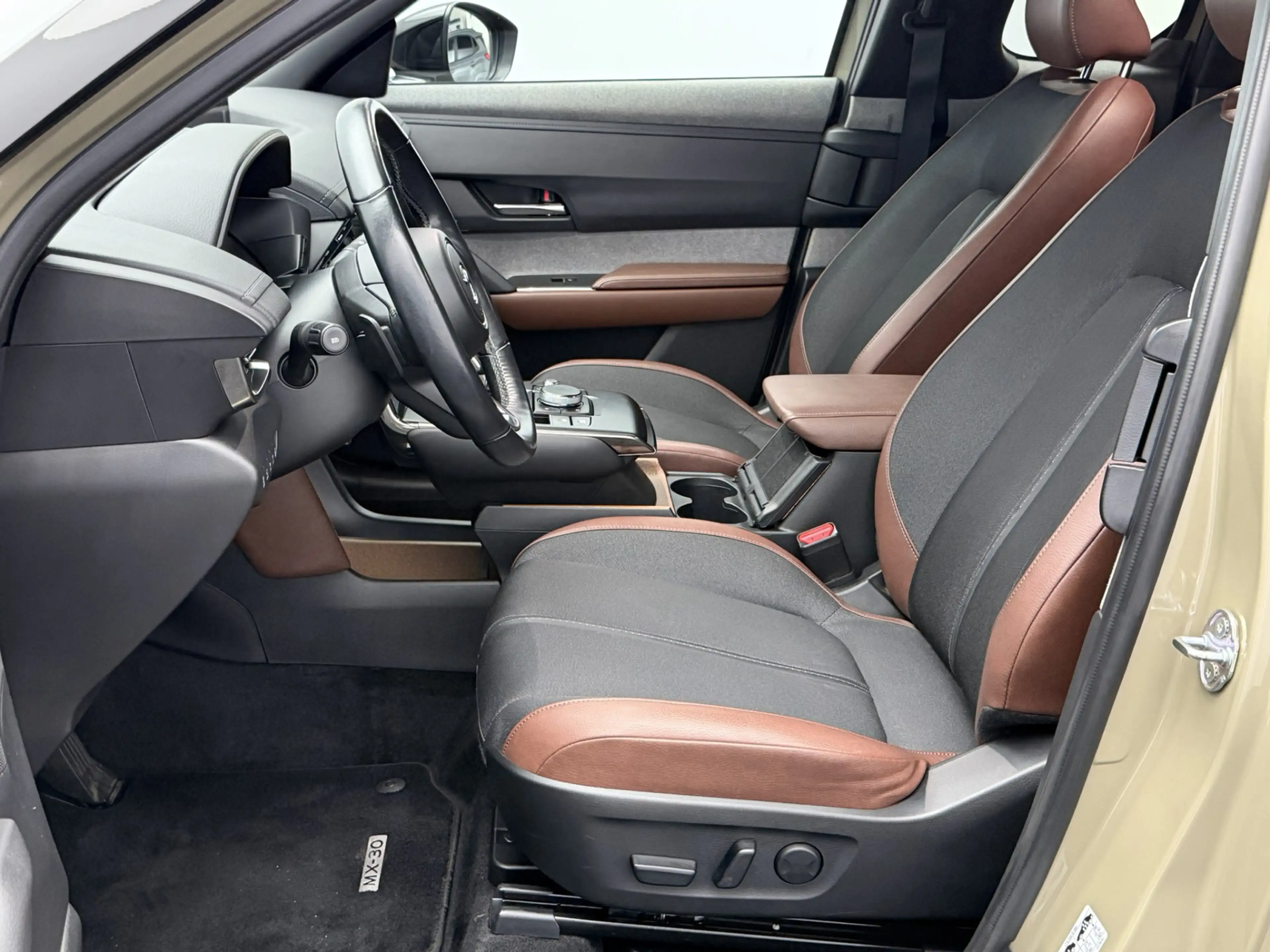 Mazda MX-30 e-SkyActiv R-EV 170 Makoto | Afn. Trekhaak | Head- — photo 3