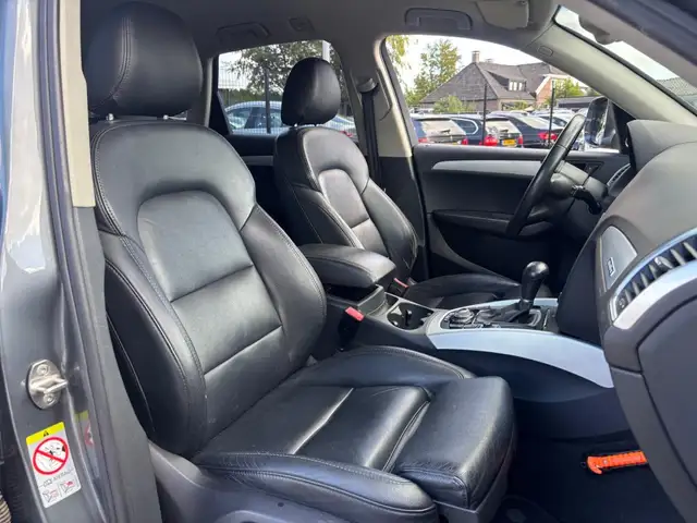 Audi Q5 view 10