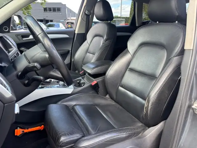 Audi Q5 view 12