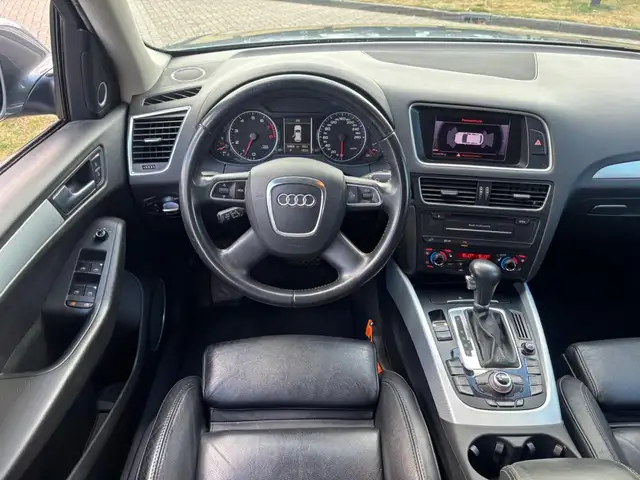 Audi Q5 view 13