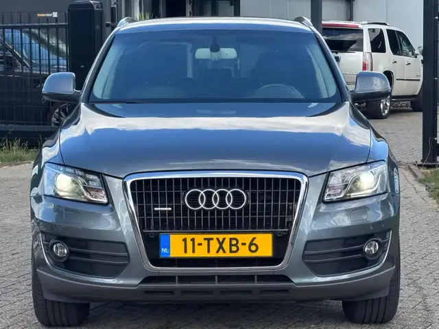 Audi Q5 view 2