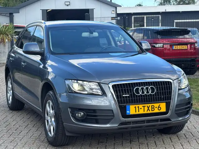 Audi Q5 view 3