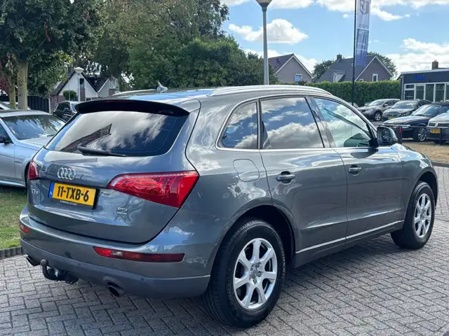 Audi Q5 view 6
