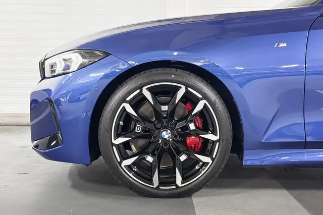 BMW 3 Series view 4