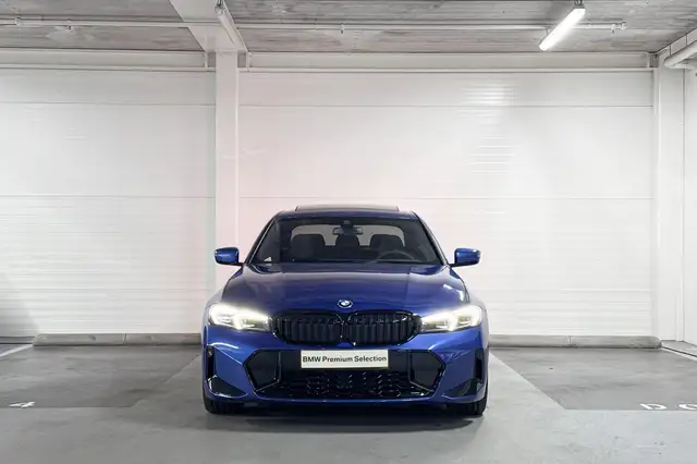 BMW 3 Series view 5