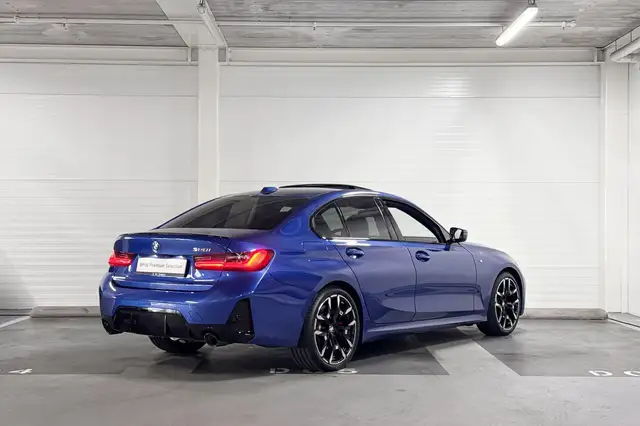 BMW 3 Series view 6