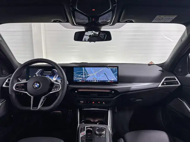 BMW 3 Series view 11