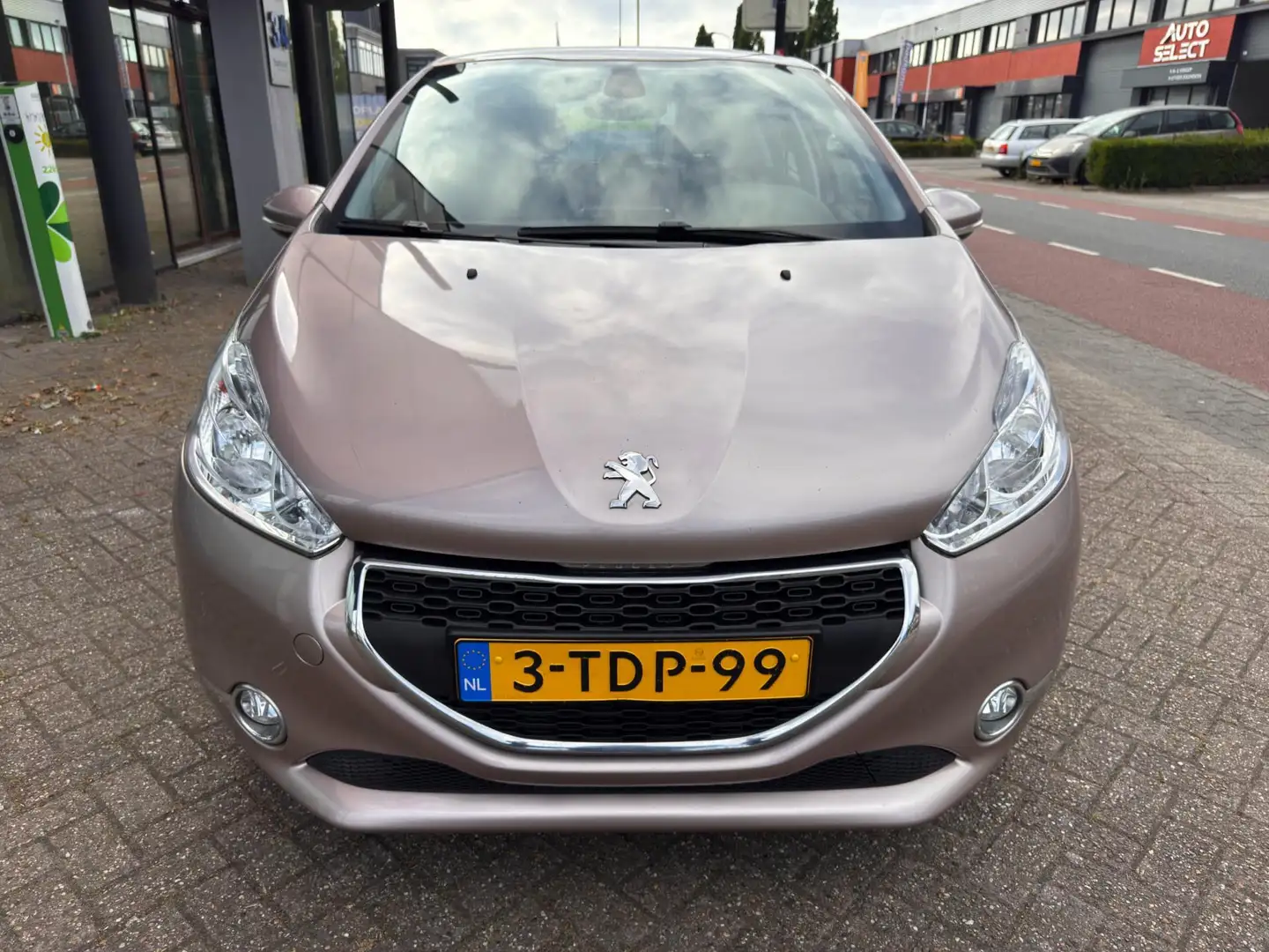Peugeot 208 1.2 VTi Envy / Navi / PDC / Airco / 5-Drs Grijs - 2
