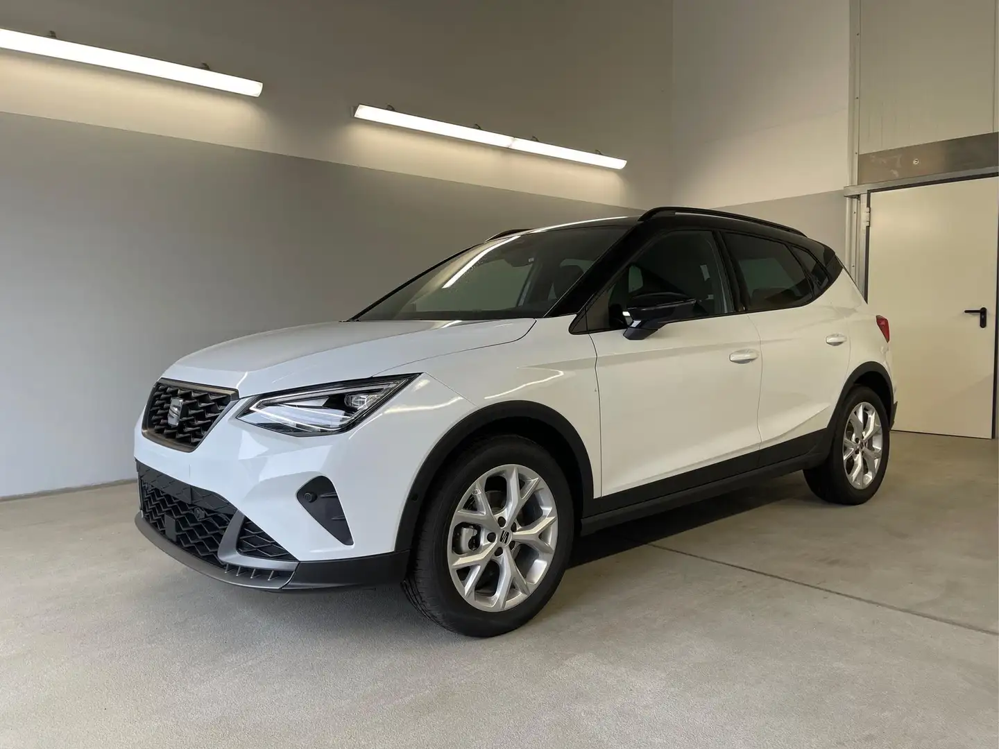 SEAT Arona FR 115PS DSG AHK+Kamera+ACC+VollLED+Sitzheizung... Weiß - 1