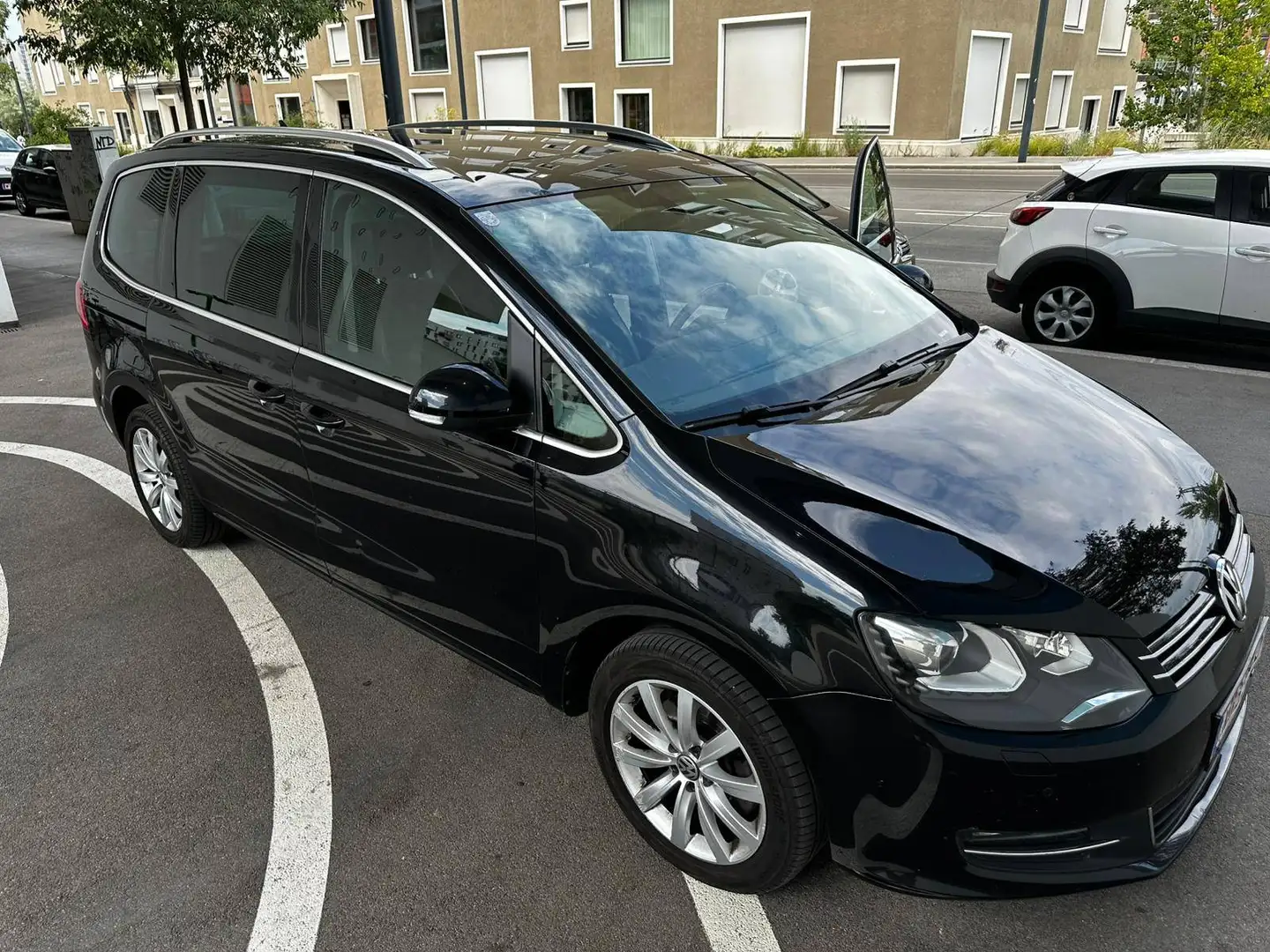 Volkswagen Sharan Sharan Sky BMT 2,0 TDI DPF DSG Sky Schwarz - 1