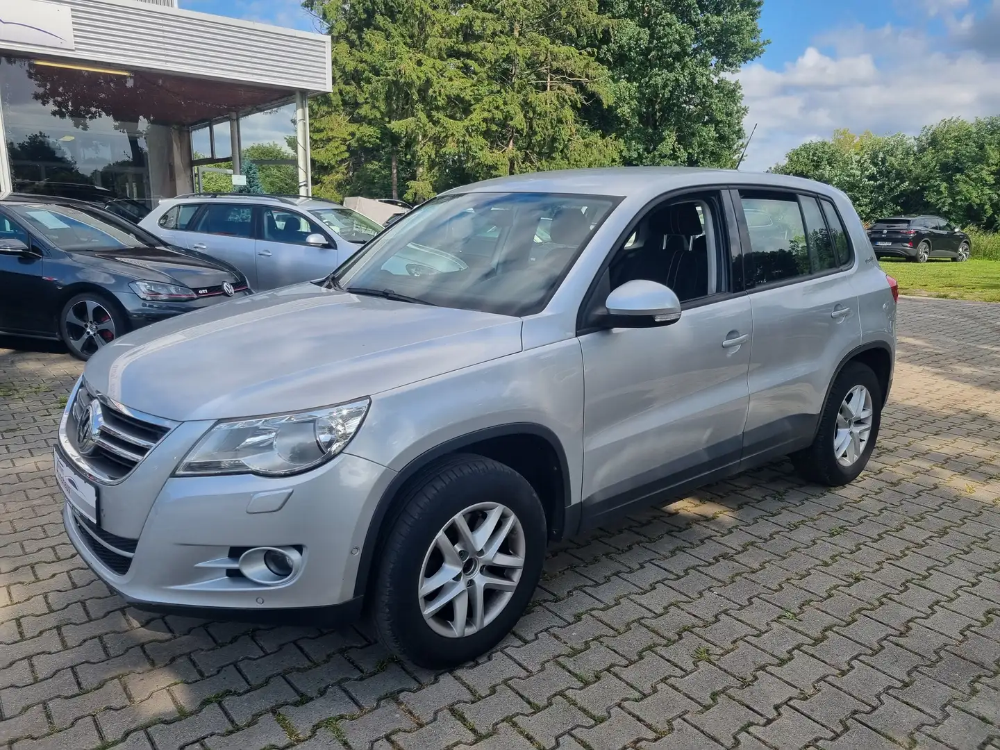 Volkswagen Tiguan 1.4 TSI BlueMotion Technology Trend Silber - 1
