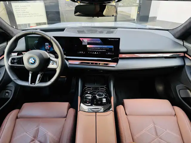 BMW 5 Series view 3