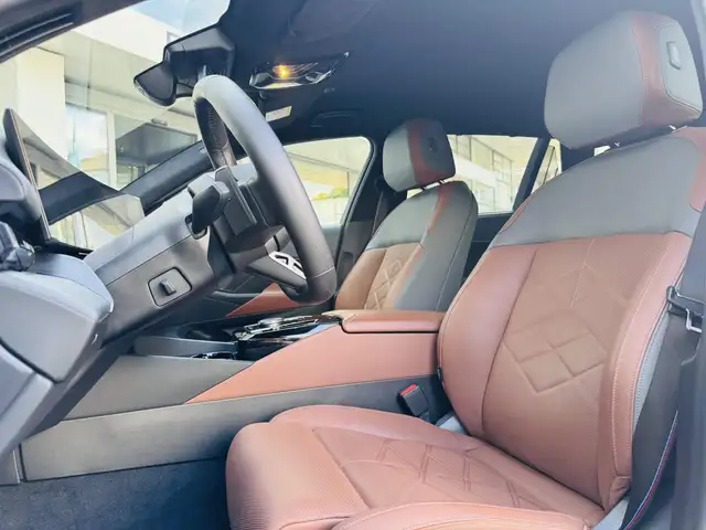 BMW 5 Series view 7